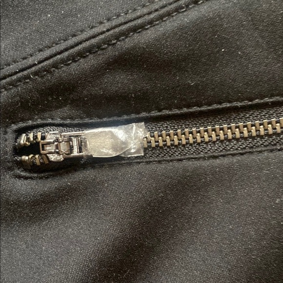 Black Full-Length Leggings with Wide Waistband and Stretch Fabric - Picture 5 of 8